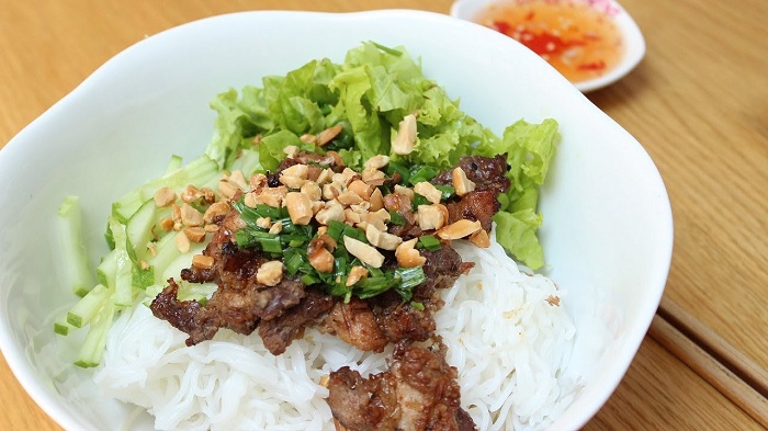 top 10 dishes of vietnam bun thit nuong